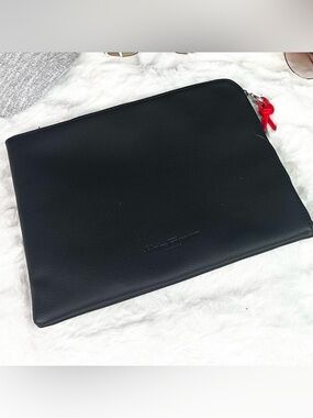 *SALVATORE FERRAGAMO* NWOT Perfume
Alitalia Airlines Magnifica Zip Cosmetic Case